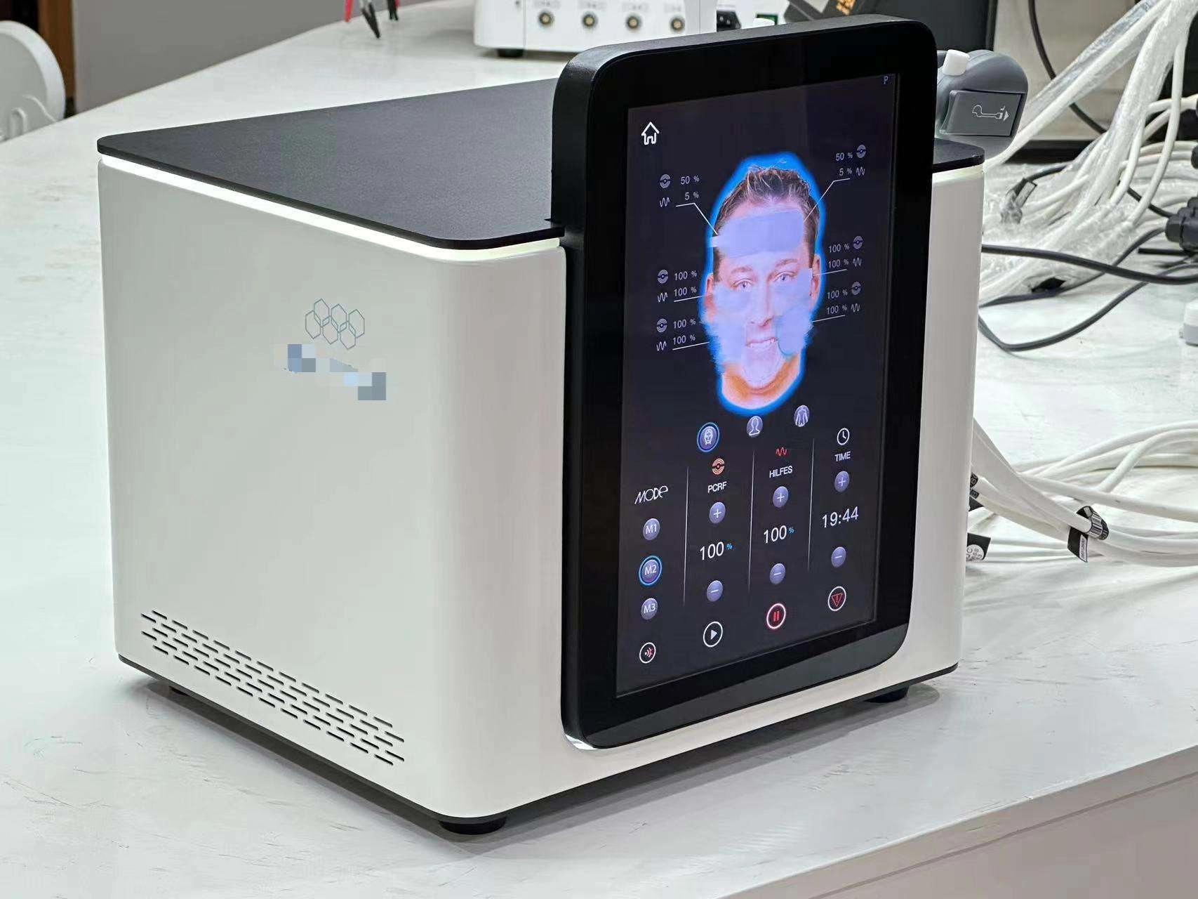 Non-invasive facial rejuvenation device with smart touch screen - HUIMAIN